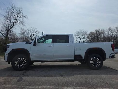 New 2026 GMC Sierra 2500 Denali Ultimate AWD/4WD image 15