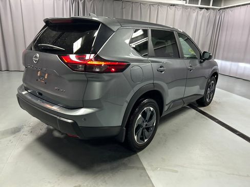 Used 2024 Nissan Rogue SV image 7