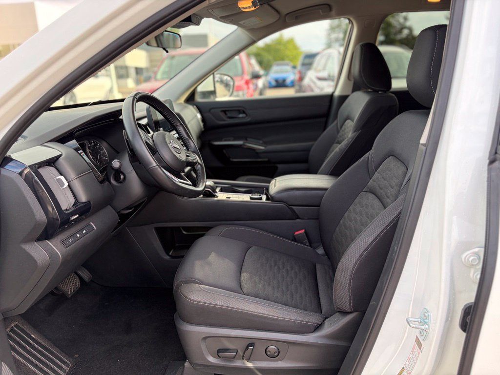 Used 2025 Nissan Pathfinder SV AWD/4WD image 22