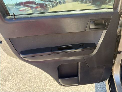Used 2011 Ford Escape XLT w/ 201A Rapid Spec Order Code FWD image 22