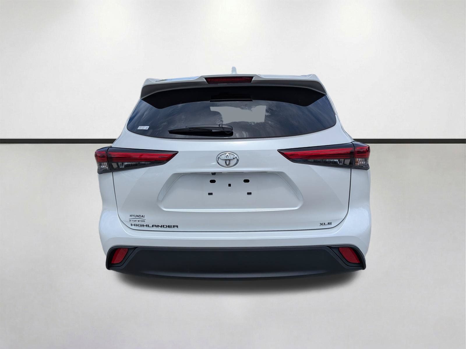 Used 2023 Toyota Highlander XLE FWD image 5