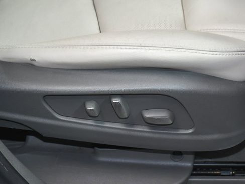 Used 2017 Cadillac XT5 Luxury image 44