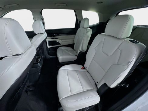 Certified 2024 Kia Telluride S image 23