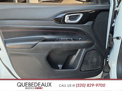 Used 2023 Jeep Compass Trailhawk w/ Trailhawk Convenience Group AWD/4WD image 9