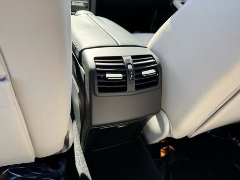 Used 2016 Mercedes-Benz E 350 Sedan image 19