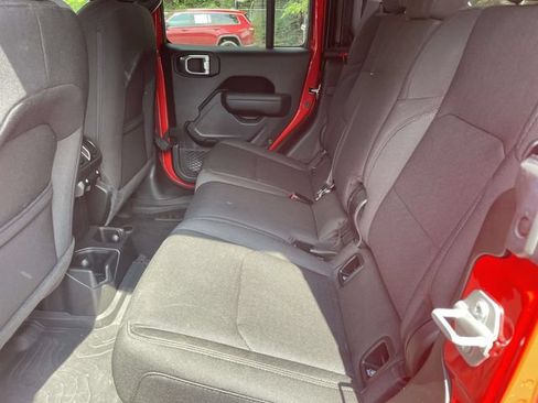 Used 2023 Jeep Gladiator Sport AWD/4WD image 11