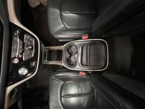 Used 2017 Chrysler Pacifica Touring-L FWD image 26