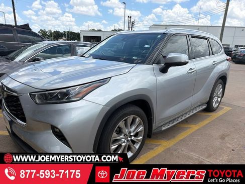 Used 2022 Toyota Highlander Limited AWD/4WD image 1