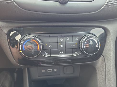 Used 2023 Buick Encore GX Preferred w/ Cold Weather Comfort Package FWD image 20
