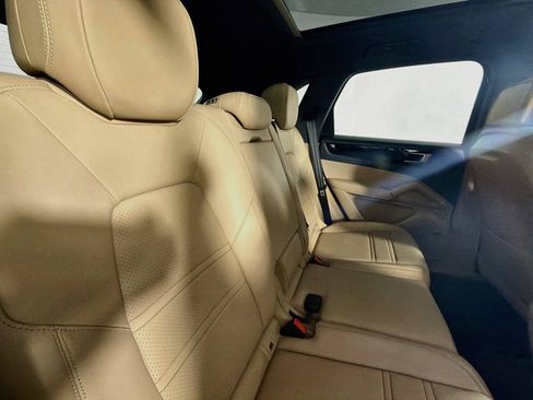Certified 2023 Porsche Cayenne AWD/4WD image 27
