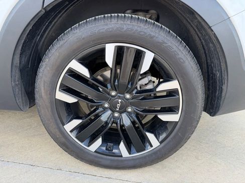 Used 2024 Kia Telluride SX w/ Towing Package image 9