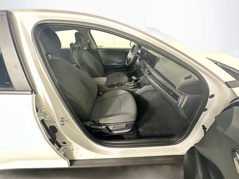 Used 2025 Kia K4 FWD image 29