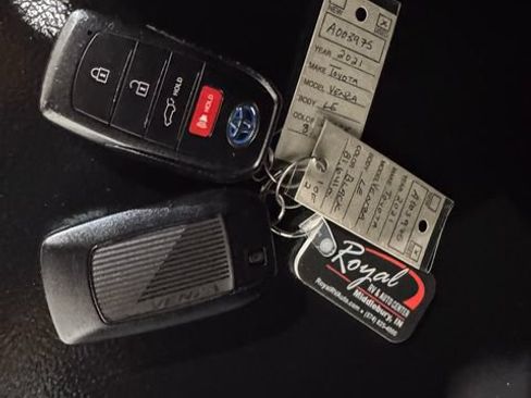 Used 2021 Toyota Venza LE w/ Carpet Mat Package (TMS) AWD/4WD image 32