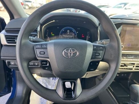 Used 2025 Toyota Camry LE image 13