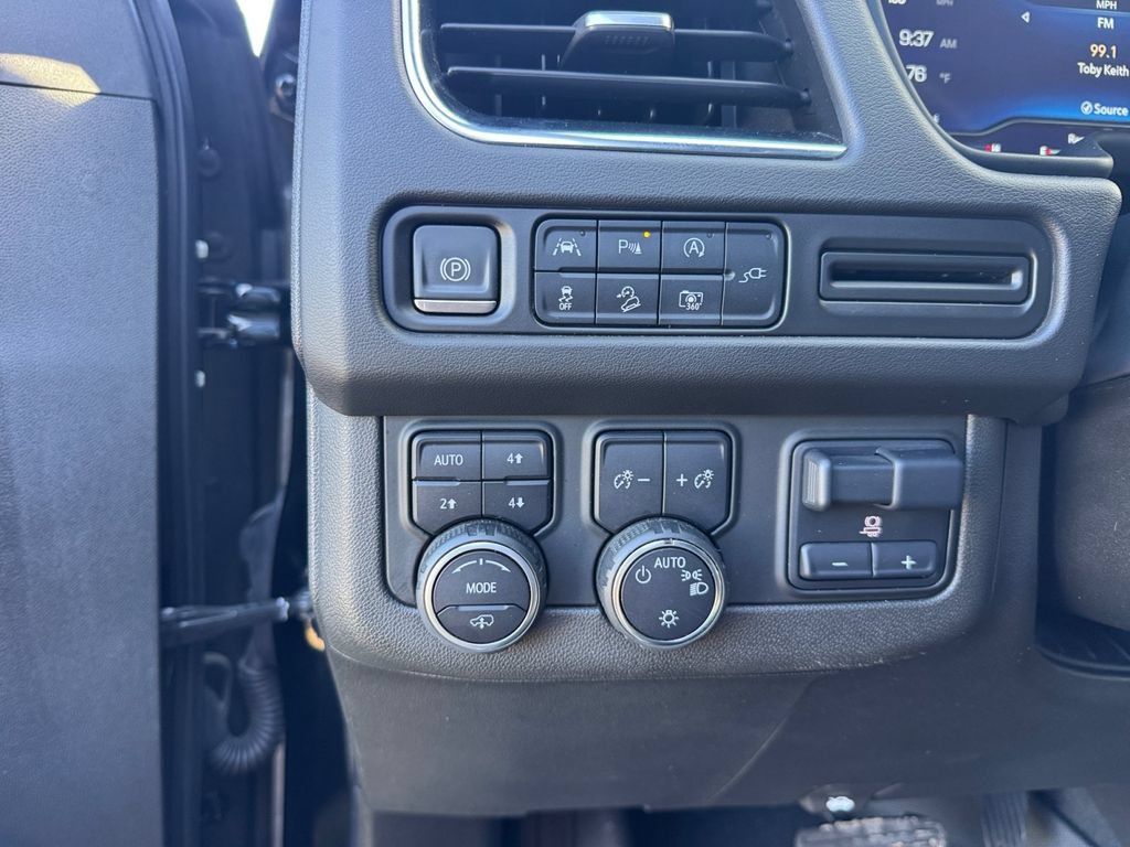 Used 2022 Chevrolet Tahoe Z71 w/ Z71 Off-Road Package AWD/4WD image 35