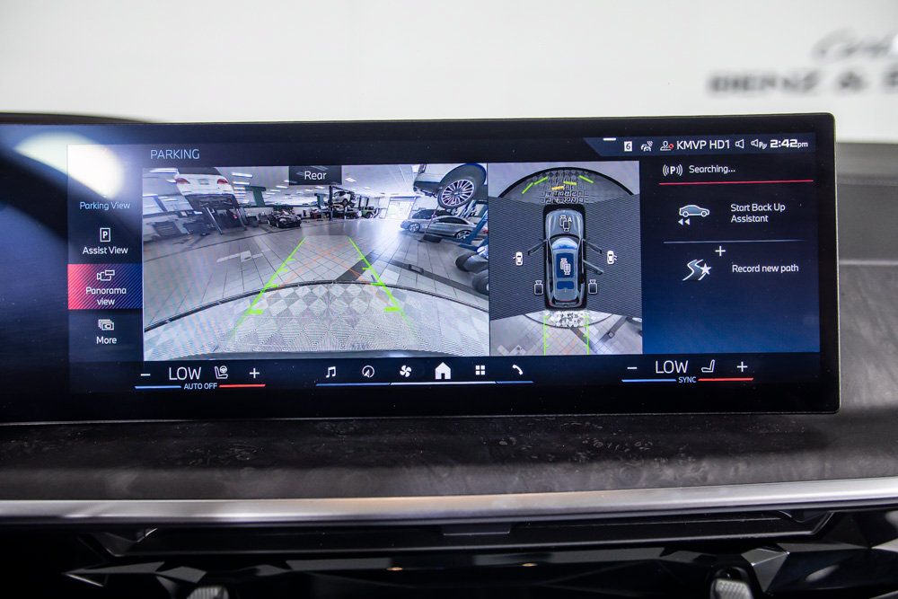 Used 2024 BMW X7 M60i AWD/4WD image 29
