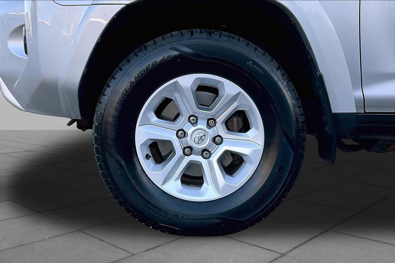 Used 2019 Toyota 4Runner SR5 Premium AWD/4WD image 9