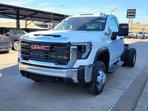 New 2026 GMC Sierra 3500 Pro w/ Convenience Package image 7