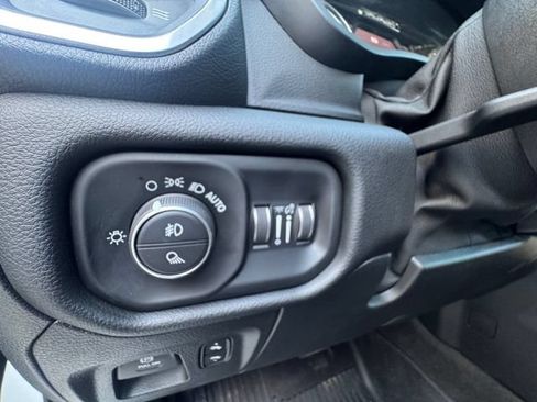 Used 2022 RAM 1500 Laramie AWD/4WD image 6