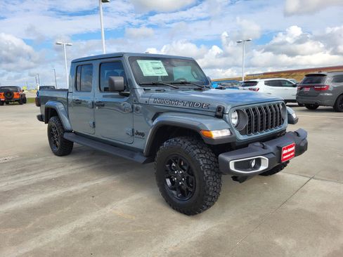 New 2025 Jeep Gladiator Sport image 7