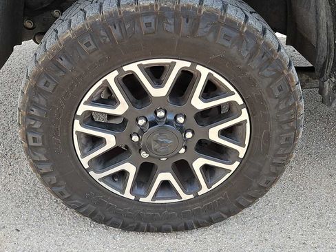 Used 2025 RAM 2500 Limited AWD/4WD image 12