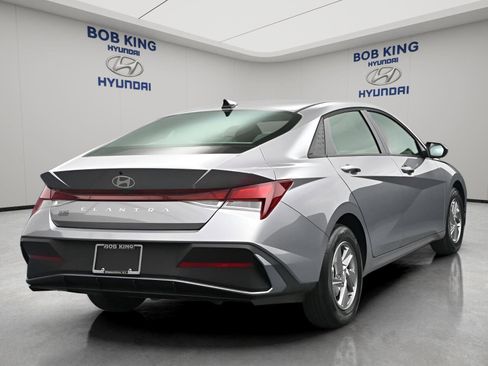New 2026 Hyundai Elantra SE FWD image 18
