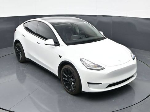 Used 2021 Tesla Model Y Long Range AWD/4WD image 32