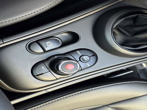 Used 2019 MINI Cooper Countryman w/ Premium Package image 26