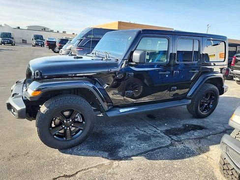 Used 2021 Jeep Wrangler Unlimited Sahara image 5