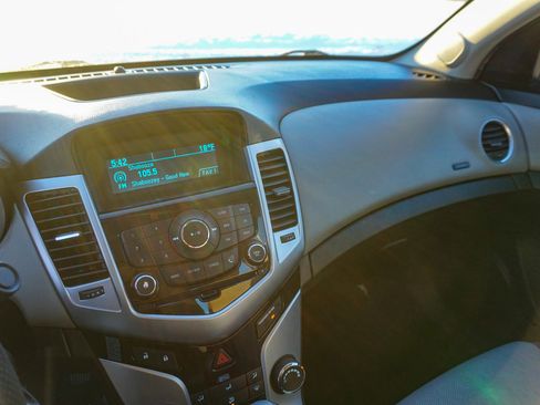 Used 2014 Chevrolet Cruze LS image 13