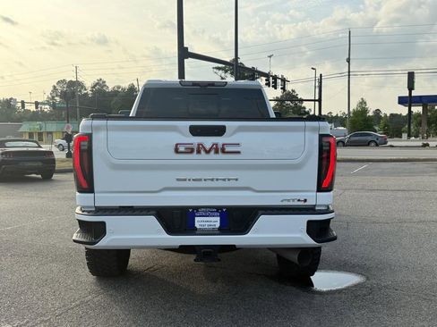 Used 2024 GMC Sierra 2500 AT4 w/ AT4 Premium Plus Package AWD/4WD image 8