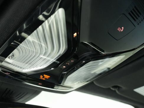 Used 2019 BMW X5 xDrive50i w/ M Sport Package image 29