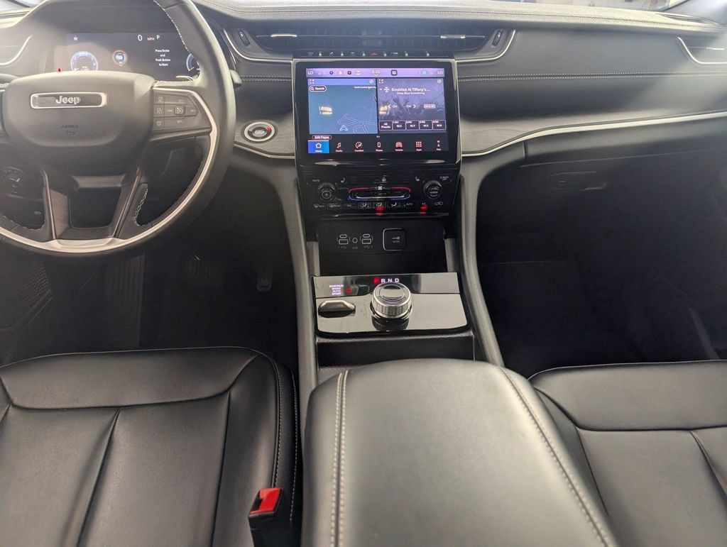 Used 2025 Jeep Grand Cherokee Limited AWD/4WD image 23