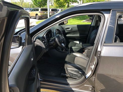 Used 2018 Jeep Compass Latitude AWD/4WD image 22