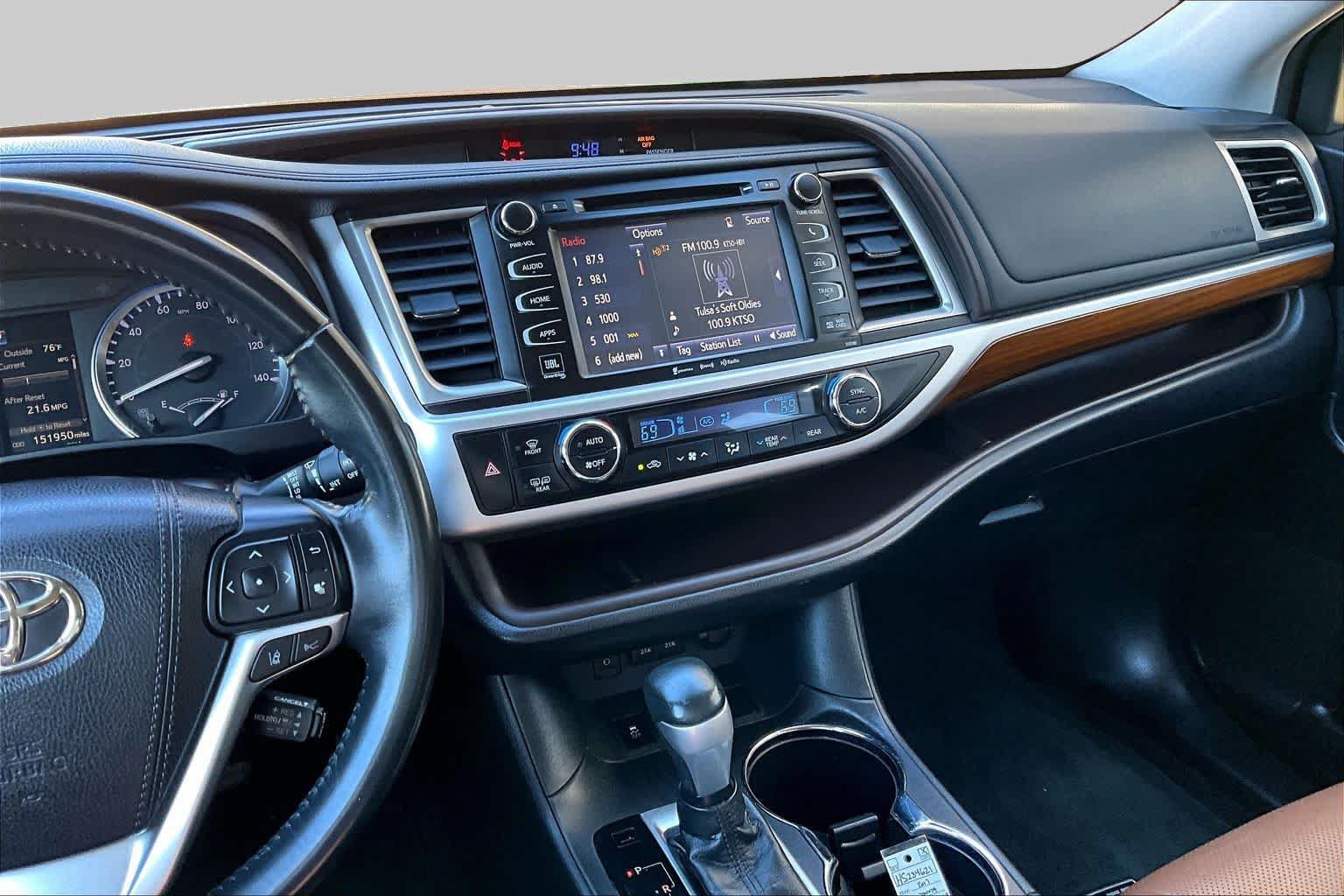 Used 2017 Toyota Highlander Limited FWD image 7