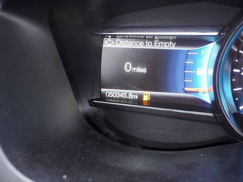 Used 2018 Ford Explorer XLT w/ XLT Appearance Package image 27