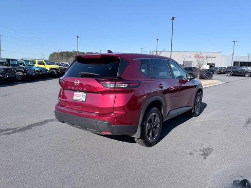 Used 2025 Nissan Rogue SV image 6