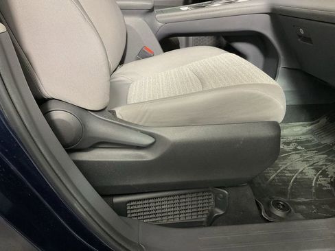 Used 2023 Toyota Sienna LE AWD/4WD image 36