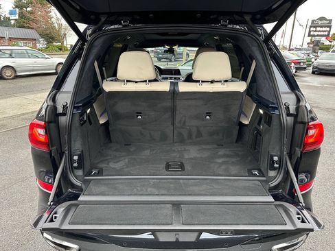 Used 2022 BMW X7 xDrive40i w/ M Sport Package AWD/4WD image 5