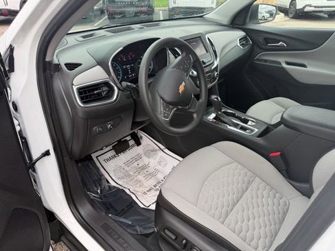 Used 2021 Chevrolet Equinox LS w/ LS Convenience Package image 7