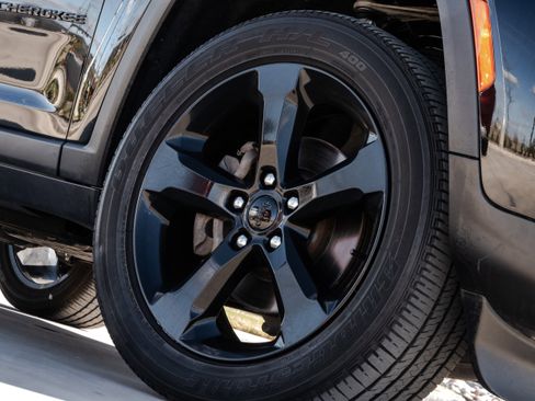 Used 2022 Jeep Grand Cherokee Altitude image 7