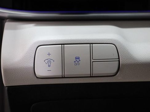 Used 2024 Hyundai Elantra Limited FWD image 18