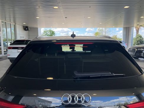 Used 2021 Audi Q3 2.0T Premium Plus image 12