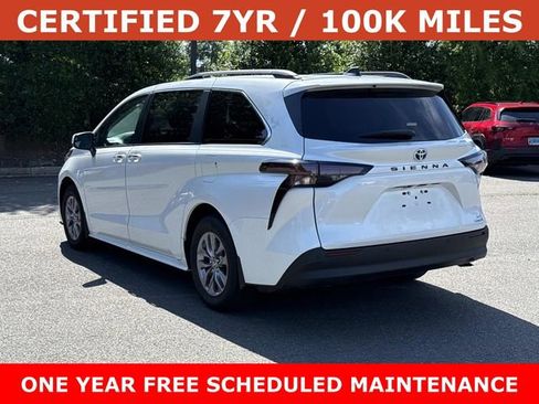 Used 2024 Toyota Sienna XLE w/ XLE Plus Package FWD image 4