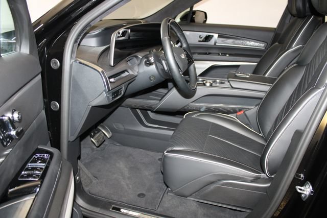 Certified 2026 Cadillac Vistiq Sport w/ LPO, Floor Liner Package AWD/4WD image 7