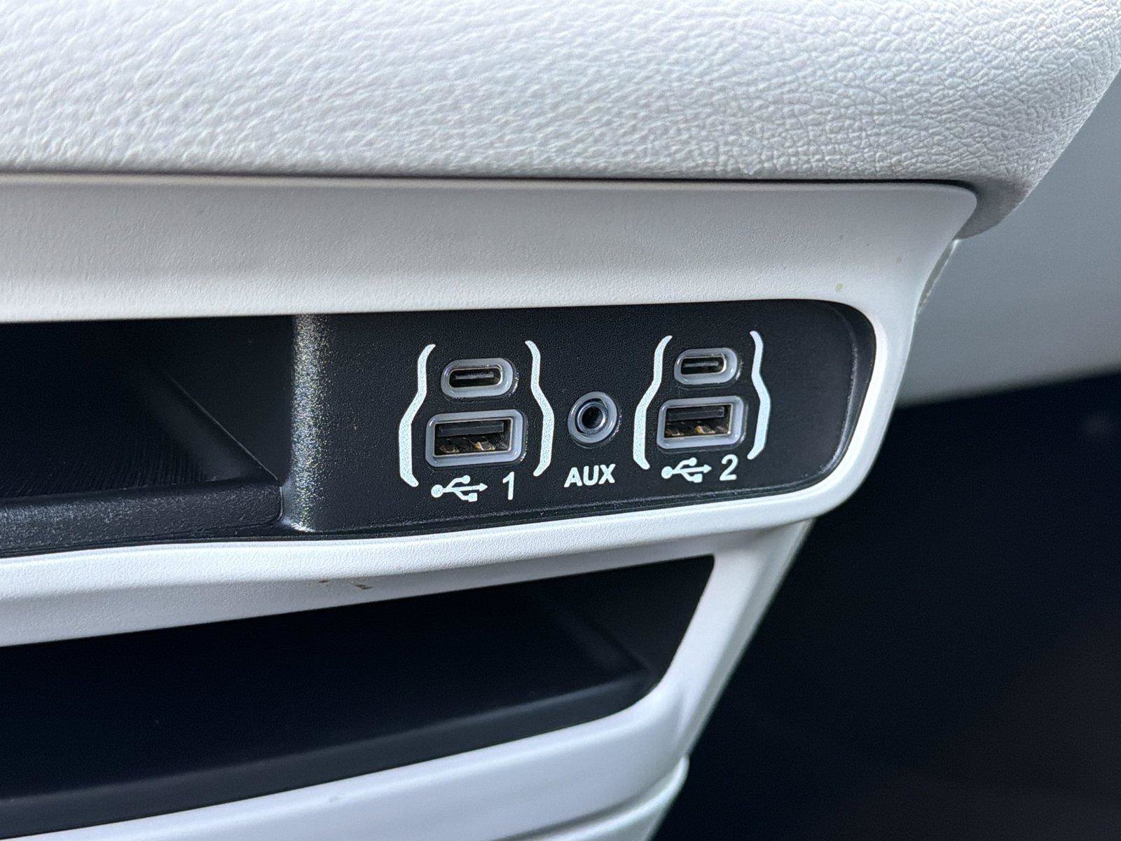 Used 2024 Chrysler Pacifica Touring-L FWD image 29