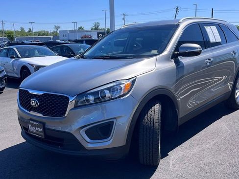 Used 2018 Kia Sorento FWD image 8