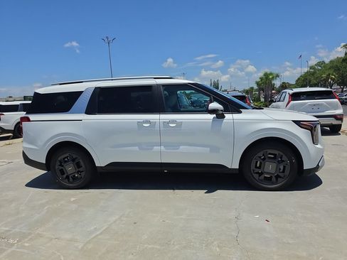 New 2026 Kia Carnival EX FWD image 9