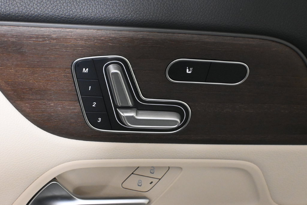 Certified 2023 Mercedes-Benz GLA 250 4MATIC image 25