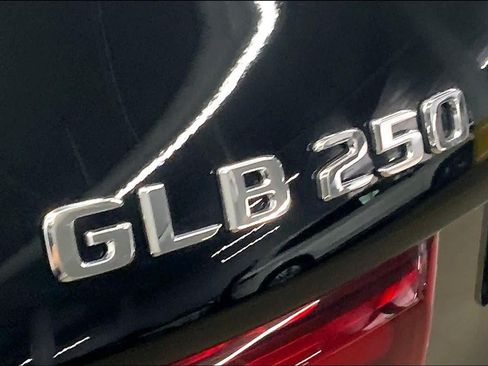 Used 2026 Mercedes-Benz GLB 250 image 15